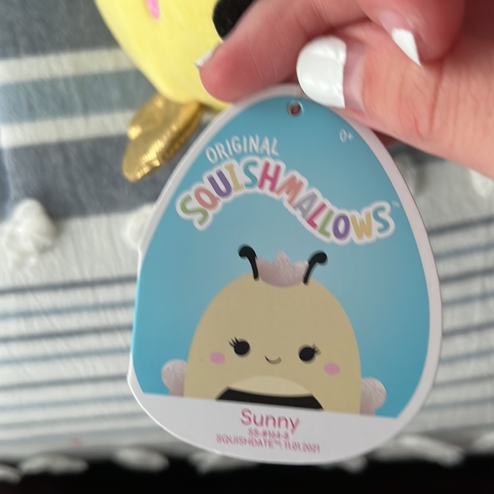 5 inch Sunny the Bee Squishmallow - Picture 3 of 4